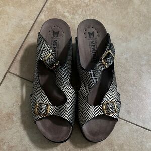 Mephisto Women's Metallic and Black Sandals